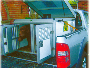 All features of dog trailers with thermo insulation and ventilation